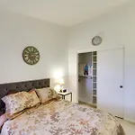 Pet-Friendly Escape With Grill, 11 Mi To Strip!