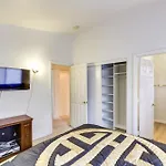 Pet-Friendly Escape With Grill, 11 Mi To Strip!